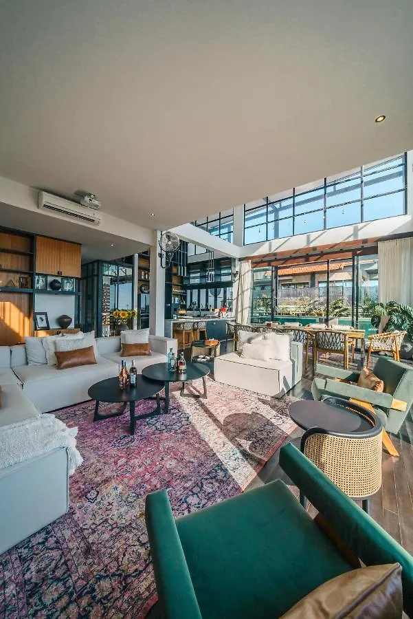 Apartment Penthouse Sunset Seabreeze - 5 Stars K Club Penthouse With Seaview Next To Finns Canggu  Indonesia